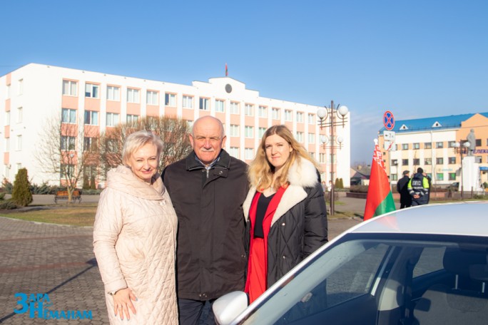 ФОТОФАКТ. По улицам Мостов прошёл автопробег «За единую Беларусь»