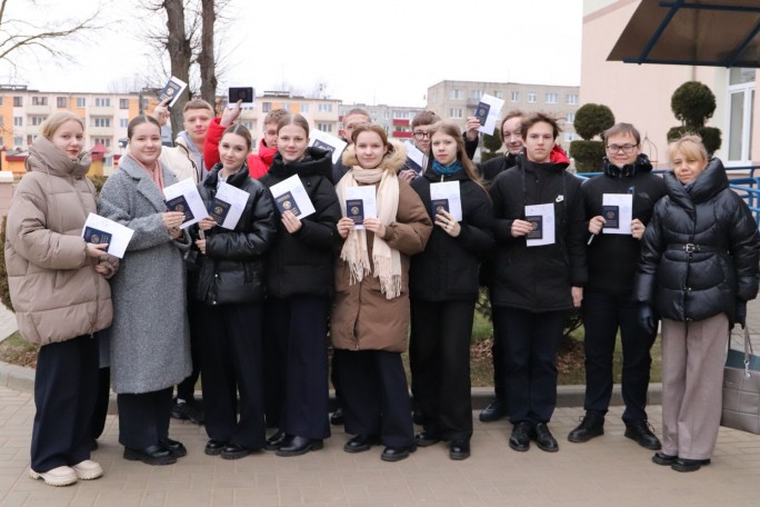 Сначала репетиция: 11-классники Мостовского района приняли участие в репетиции централизованного экзамена