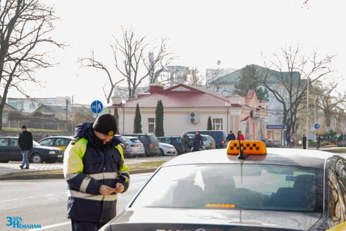 Постой-ка, авто, пропусти пешехода: рассказываем, как в Мостах прошёл очередной рейд с ГАИ