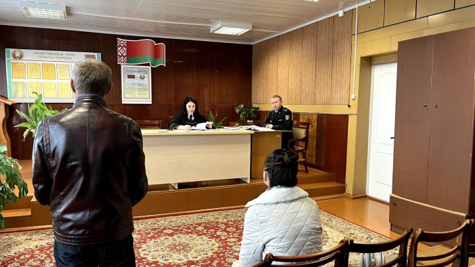 Прокуратурой Мостовского района в двух выездных судебных заседаниях в здании Мостовского сельисполкома поддержано государственное обвинение по факту угрозы убийством, а также истязания