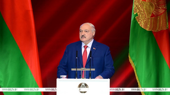 О 'не формальной' памяти, войне за умы и сердца и молниеносном ответе агрессору. Откровенная речь Лукашенко в канун 80-летия Победы
