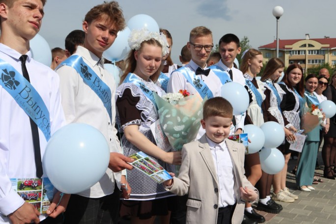 Сегодня в школах Мостовского района пройдут торжественные мероприятия, посвящённые Последнему звонку