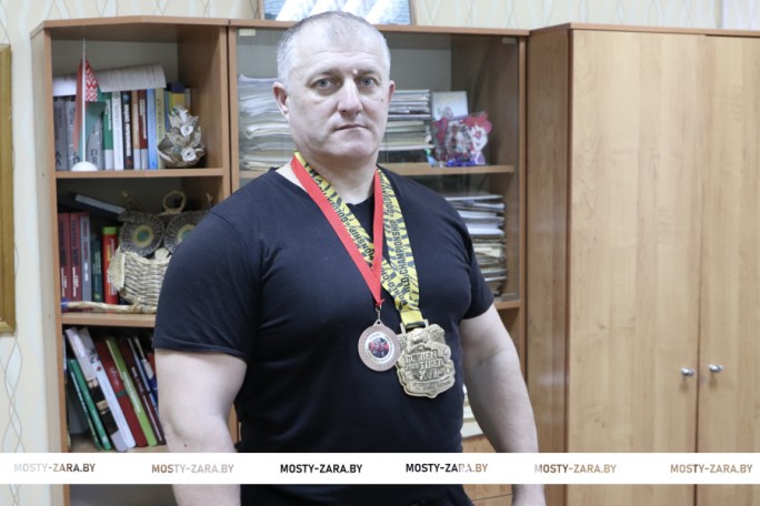 «Свои достижения посвящаем поколению Победителей» – мостовские гиревики успешно выступили на турнирах по гиревому спорту