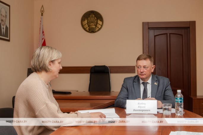 Чтобы чувствовать пульс жизни: с рабочим визитом Мостовщину посетил заместитель Председателя Верховного Суда Республики Беларусь Юрий Кобец