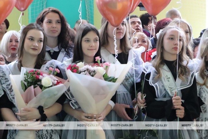 В добрый путь, выпускники! В школах Мостовского района прозвучал последний звонок