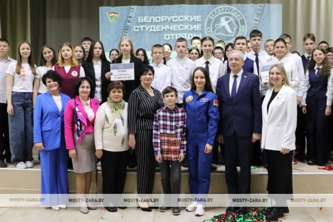 Напутствие космонавта, путёвки в трудовое лето и яркие эмоции – в Мостах дан старт третьему трудовому семестру