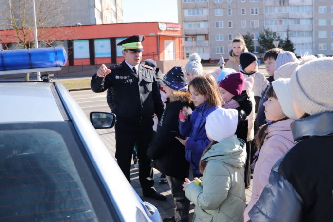 Госавтоинспекция Мостовского района 30 мая проводит Единый день безопасности дорожного движения под названием «У дороги нет каникул!», направленный на профилактику детского дорожно-транспортного травматизма
