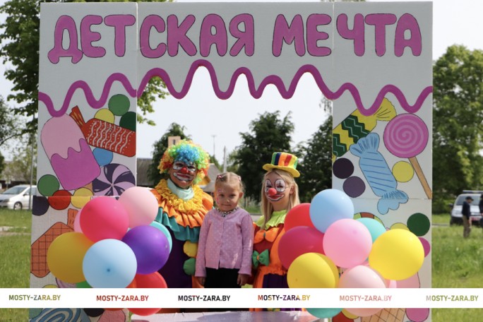 Ура! Зажигает мостовская детвора! – весёлые затеи, радостные улыбки и приятные сюрпризы в День защиты детей в Мостах