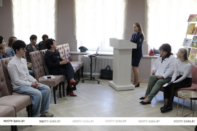 Найти точку опоры: встреча накануне летних каникул с несовершеннолетними, состоящими на учёте в ИДН, и их родителями состоялась в Мостах