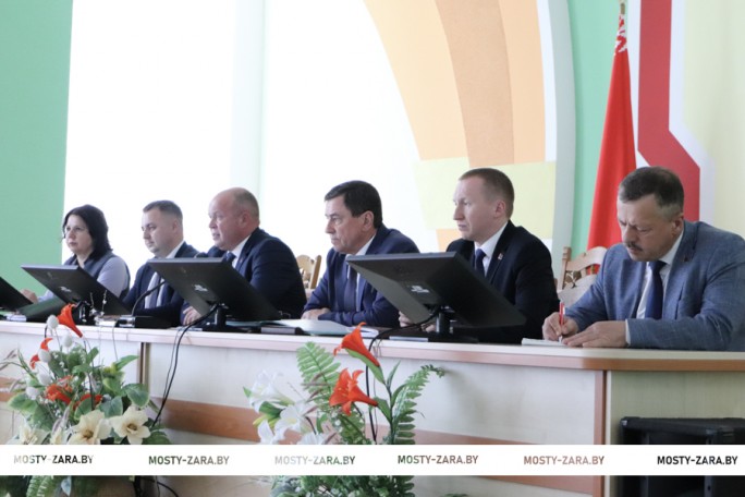 От уборки к качеству жизни – принципиальный разговор о наведении порядка на земле и благоустройстве состоялся в Мостовском райисполкоме
