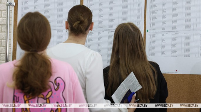 'Более 600 стобалльных результатов'. Сегодня станут известны итоги первого ЦЭ
