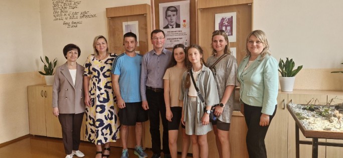 Школа встречает земляков героя
