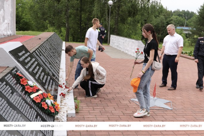 Дорогами памяти и славы Мостовщины проехал студотряд «Искатели» Мостовского РУП ЖКХ