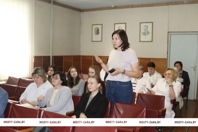 Работники Мостовского райЦГЭ узнали ответы на свои вопросы после единого дня информирования