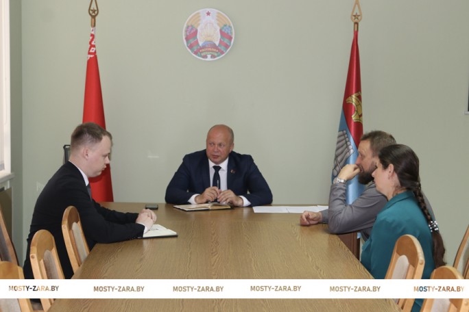 Председатель Мостовского райисполкома Андрей Санько провёл приём граждан