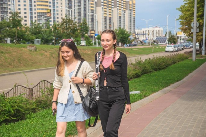 На 1 тысячу парней в Беларуси приходится 957 девушек. А в каком регионе проживает больше всего молодежи?
