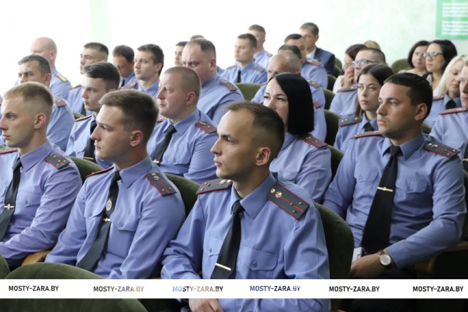 Новые задачи и погоны: в Мостовском РОВД подвели итоги работы за первое полугодие 2025 года