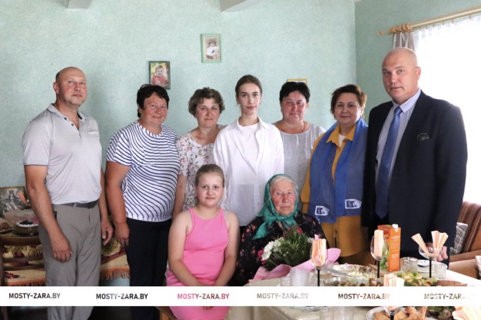 Возраст мудрости и почёта – 90-летний юбилей отмечает жительница Мостовского района Мария Николаевна Змитрукевич