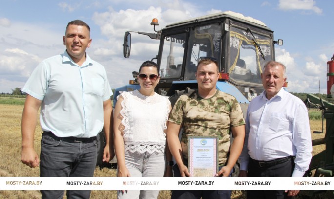 На Мостовщине наградили лучших кормозаготовителей