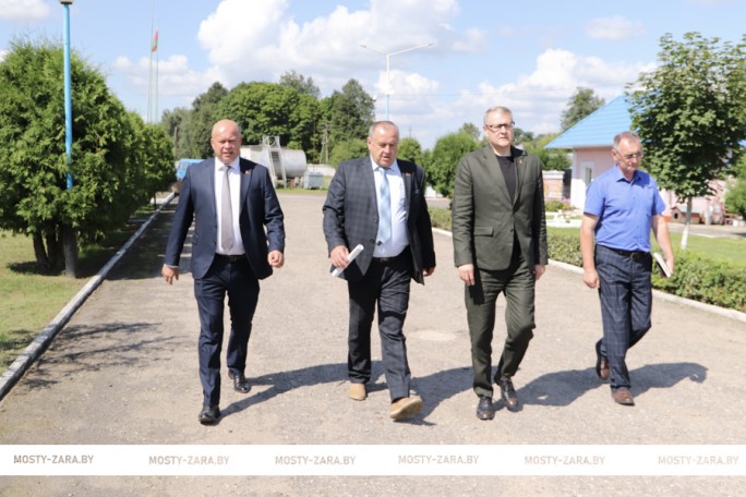 Мостовский район с рабочим визитом посетил помощник Президента - инспектор по Гродненской области Константин Бурак