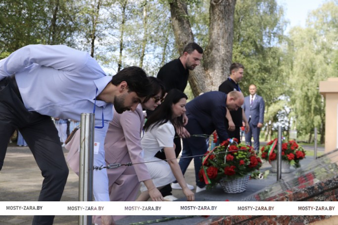 «Нас объединяет общая память» – участники IV Съезда малых городов посетили мемориальный комплекс «Шауличи»