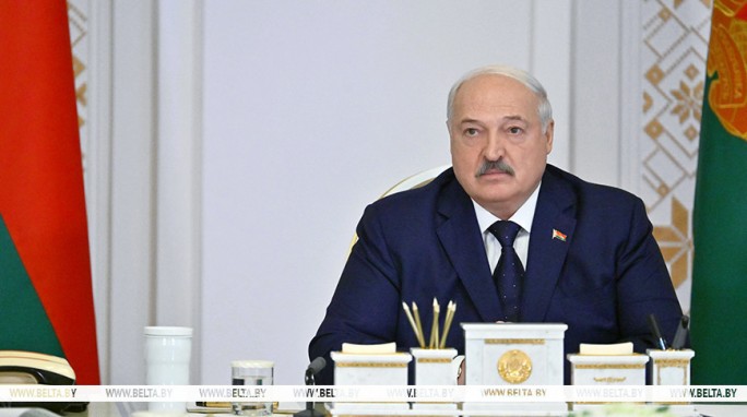 Лукашенко поручил разобраться с бестолковой цифровизацией в торговле