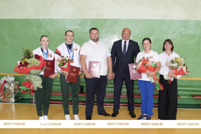 Спортсменкам Мостовщины вручены награды