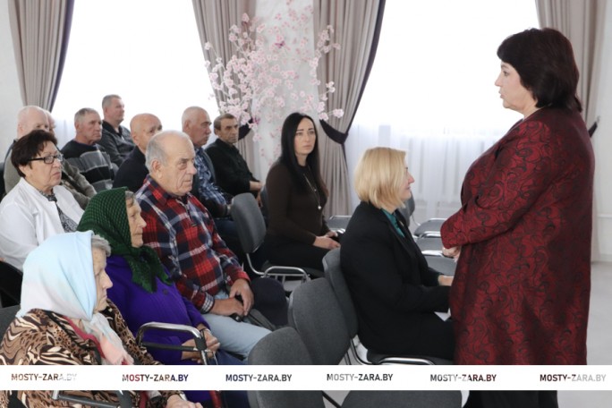 Цвет настроения – золотой! Проживающих Мостовского социального пансионата «Принеманье» поздравили с Днём пожилых людей