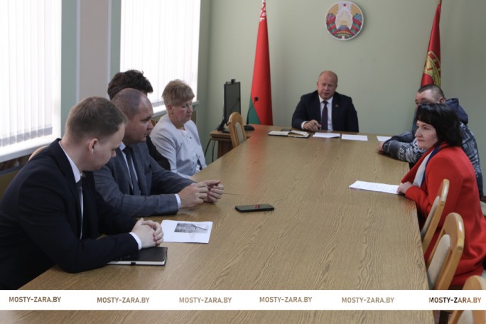 Председатель Мостовского райисполкома Андрей Санько провёл приём граждан
