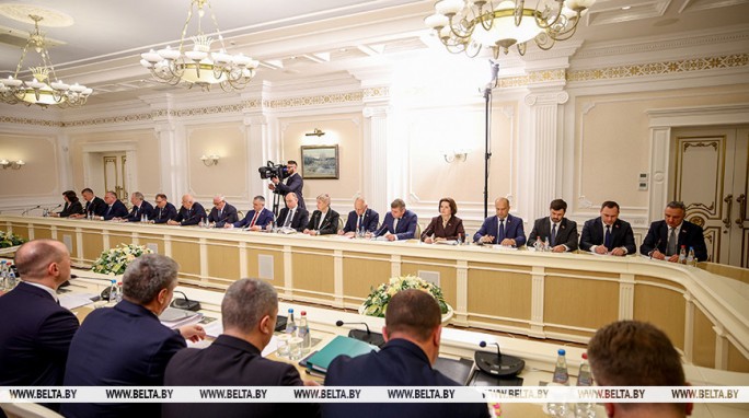 'Пока картина неоднозначная'. Лукашенко о работе экономики в 2025 году