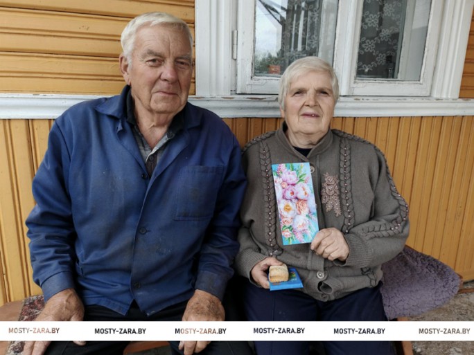 Капелькой тепла согреем душу. В агрогородке Пески поздравили пожилых матерей