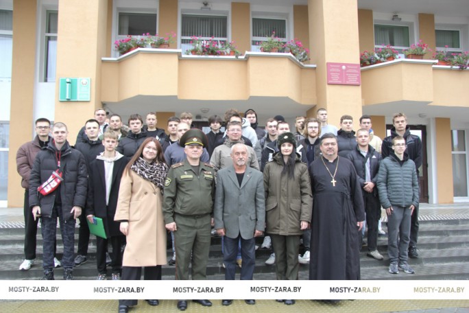 Служить Родине – большая честь! В Мостах состоялся День призывника