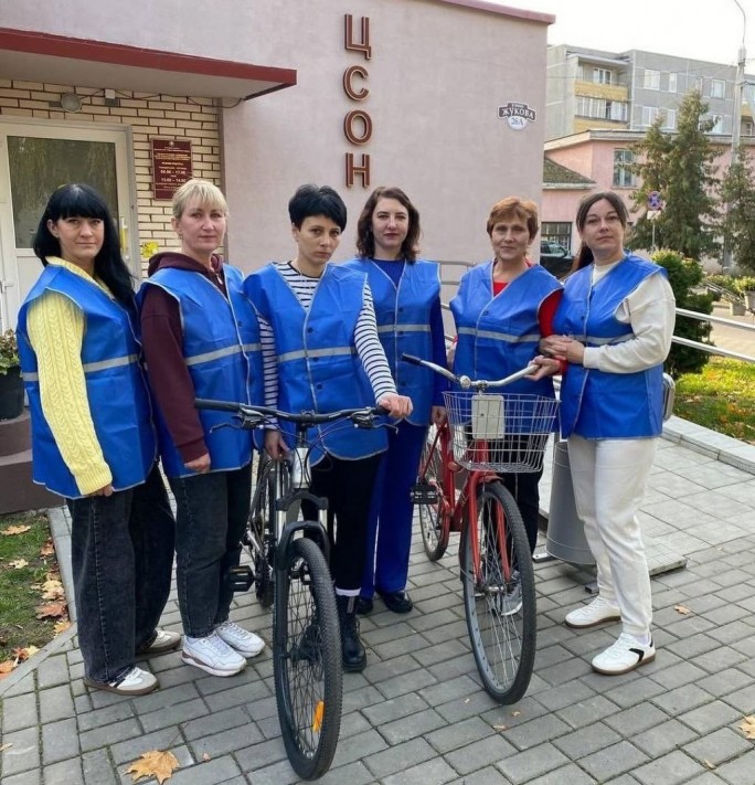 Социальных работников Мостовщины видно в темноте. А вас?