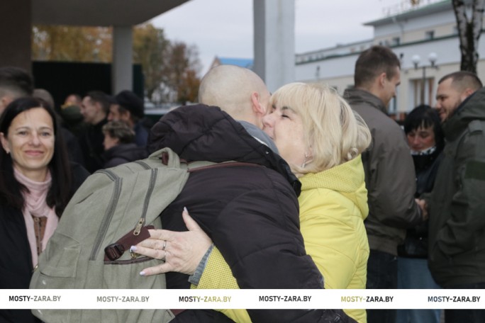 В Мостовском районе началась отправка новобранцев в войска