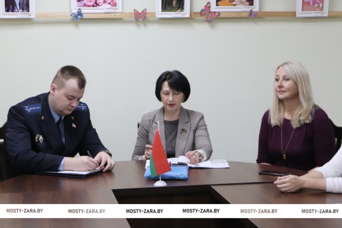 И доступно, и оперативно: в Мостах прошёл профсоюзный приём и правовое просвещение