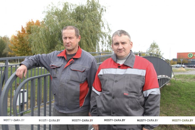 И новый мостик на остров. В Мостах благоустроили озеро по проспекту Юности