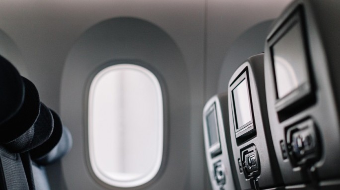 Туманная история в аэропортах Вильнюса и Каунаса. Пассажиров некому было высадить, из самолета выпрыгнули 2 человека