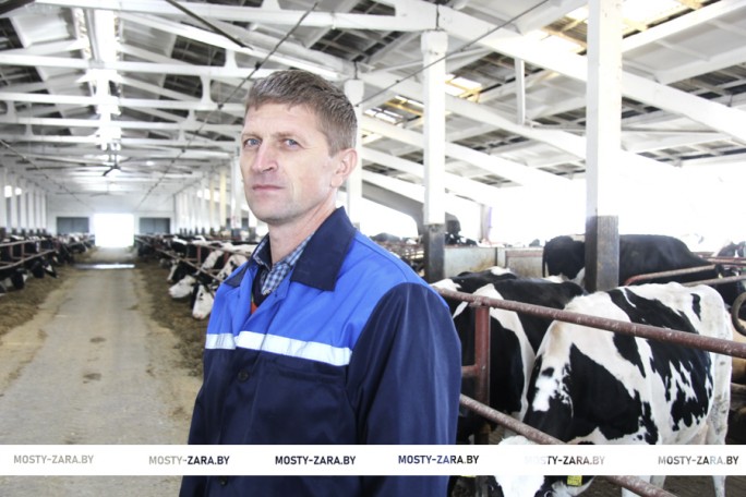 Спокойно, ответственно и настойчиво. Так работает руководитель лучшей фермы района «Молочный  Двор» Иван Корнейчик