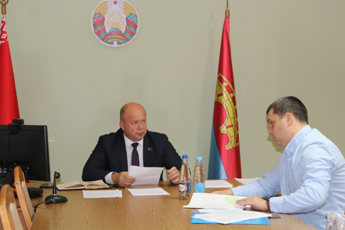 Председатель Мостовского райисполкома Андрей Санько провёл приём граждан