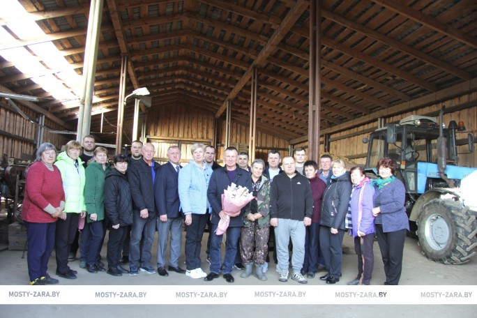 Поблагодарили и наградили. В крестьянском фермерском хозяйстве  «Надежда»  Анатолия Кондратовича  отметили профессиональный праздник