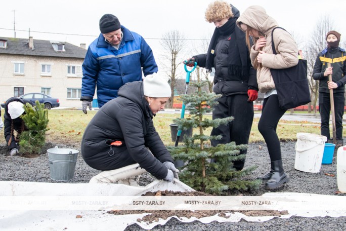 Красоту видно с перрона: как мостовчане благоустраивали привокзальную площадь