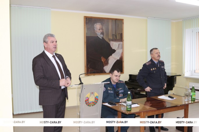 Группа информирования председателя Мостовского райисполкома Андрея Санько посетила трудовые коллективы работников культуры