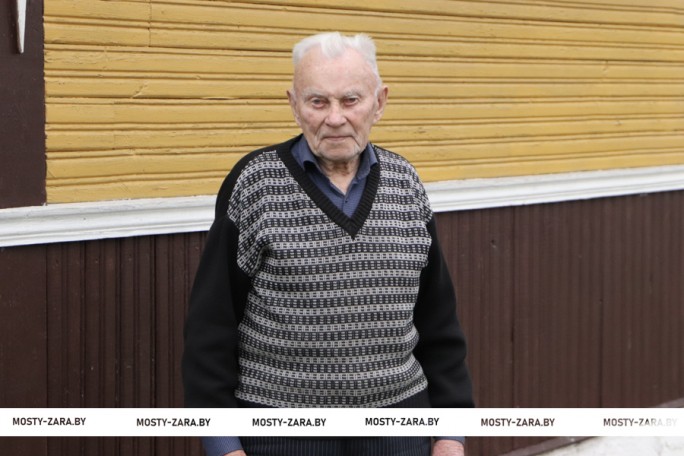 Ездит на велосипеде и сажает огород – секрет активной и полноценной жизни от 90-летнего жителя аг. Мосты Правые Иосифа Пецевича