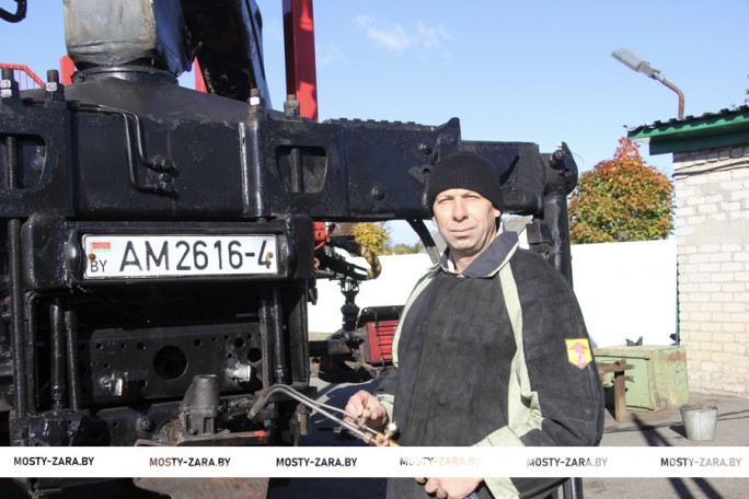 25 лет жизни с «огненным швом». Электрогазосварщик Александр Петлицкий стал «Заслуженным работником ОАО «Мостовдрев»