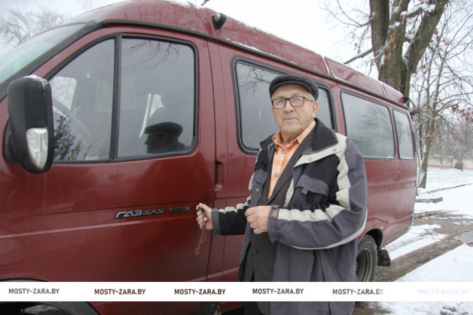 Памятную  награду получил на республиканских «Дожинках» в Мостах в 1997 году