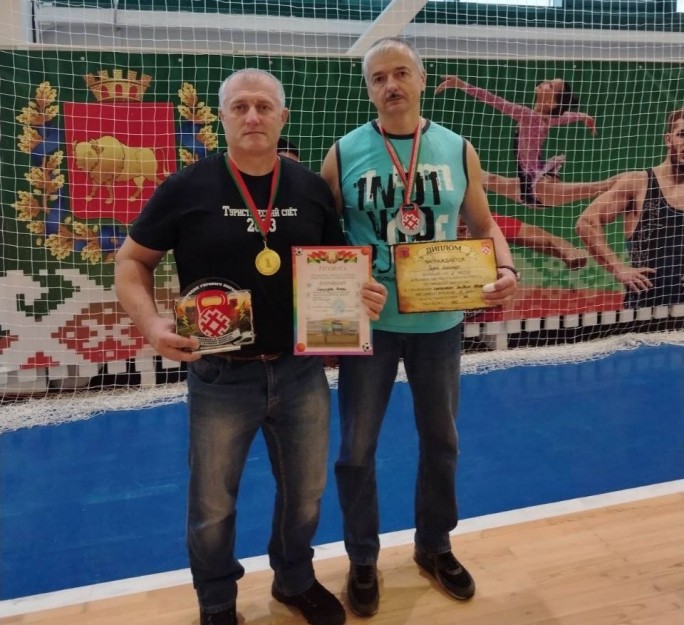 Гиря с золотым отливом: рассказываем об успехе мостовских атлетов на гиревом марафоне в Новогрудке