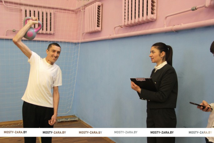 Мы тоже сильные и ловкие! В Мостах прошла межрегиональная спартакиада для людей с инвалидностью