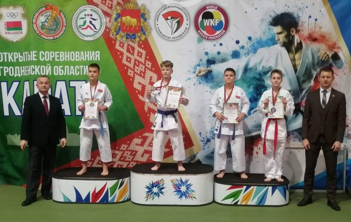 Сами с татами: мостовские каратисты вернулись с медалями областного первенства