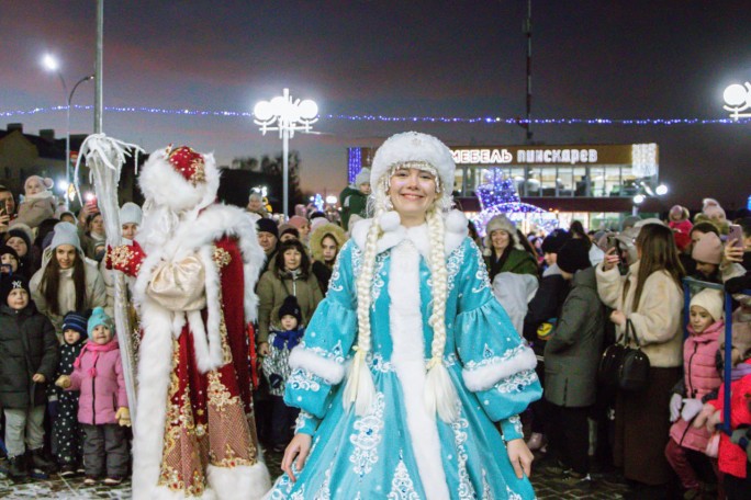 Скачем в Новый год! Рассказываем, как в этом году в Мостах будут зажигать новогоднюю ёлку