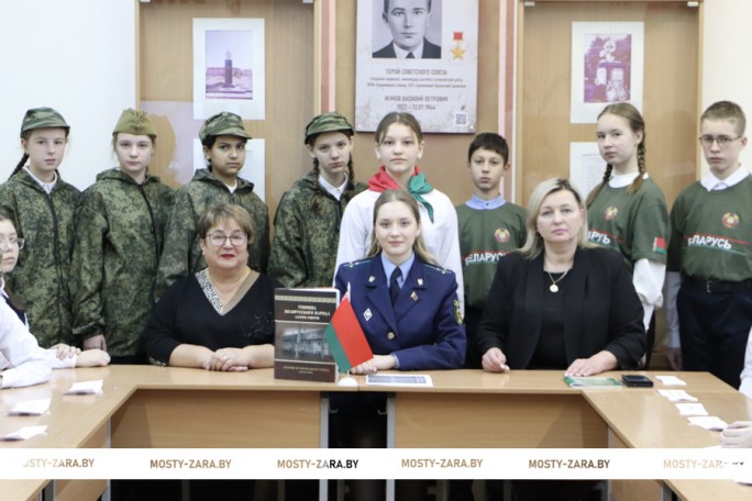 Ожоги на сердце Мостовщины: в СШ №2 г. Мосты имени Героя Советского Союза В. П. Жукова говорили о геноциде и памяти